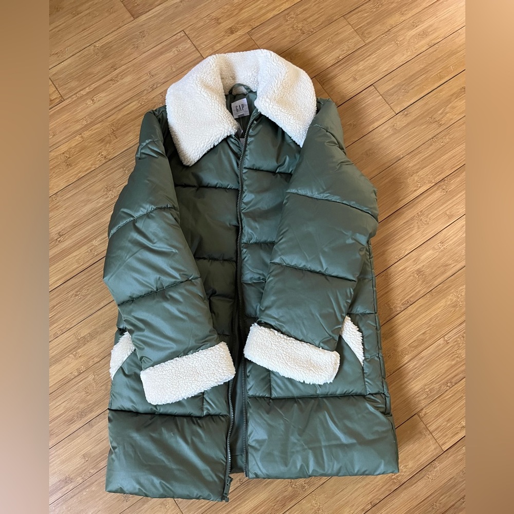NWT Green Gap winter coat with Sherpa trim, size M